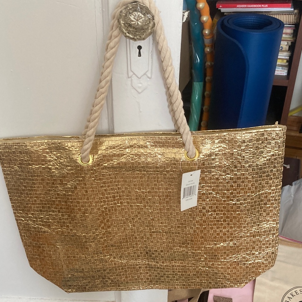 Elegant Gold tote brand-new never use gorgeous  packet inside Brand new